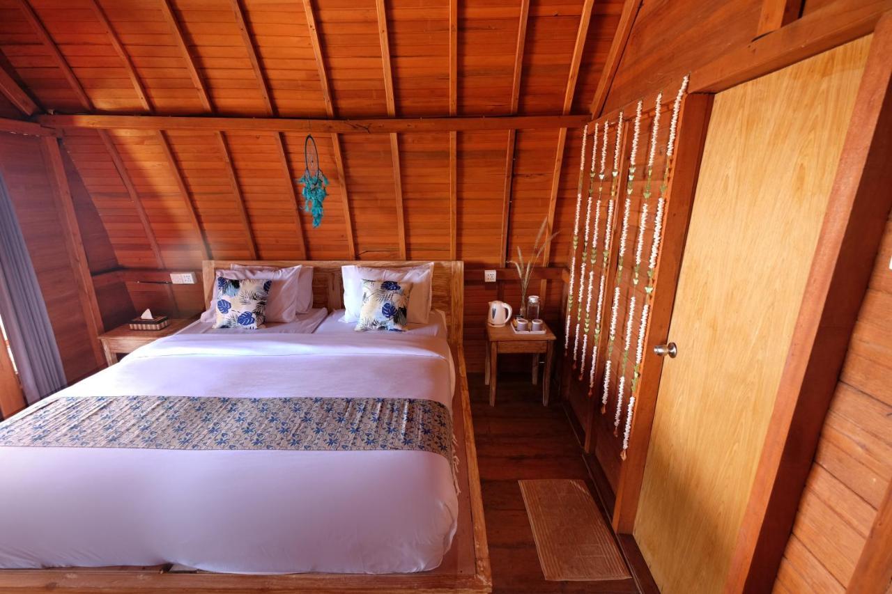 Adara Beach Huts Batununggul Exterior photo